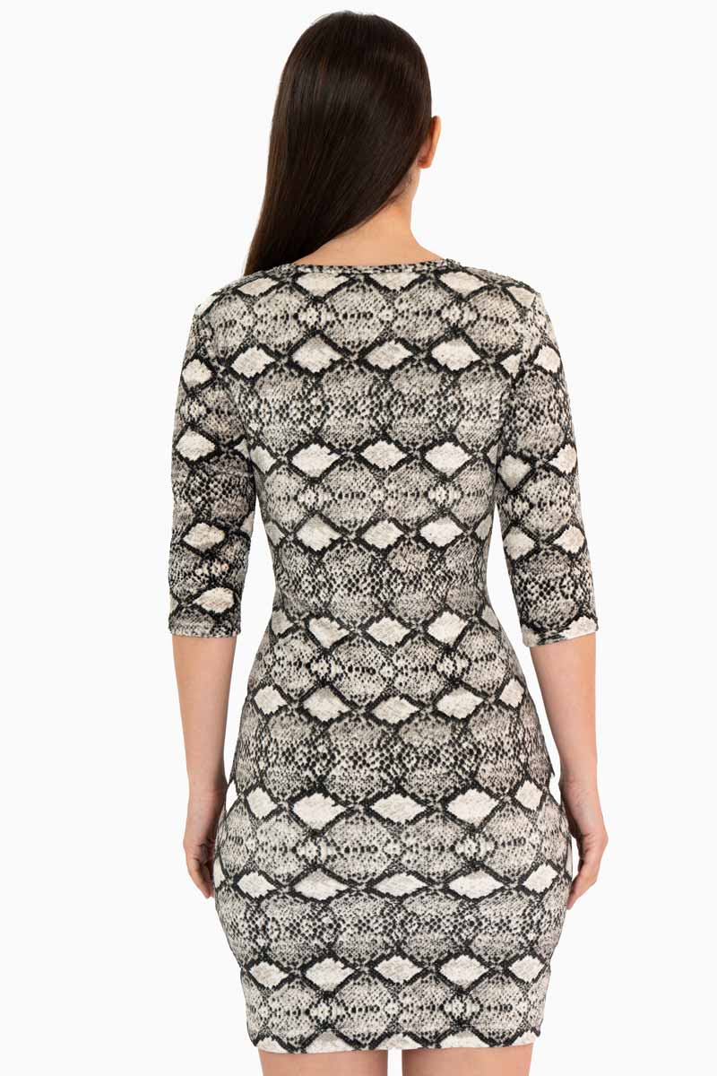 Vestido corto estampado y cuello redondo