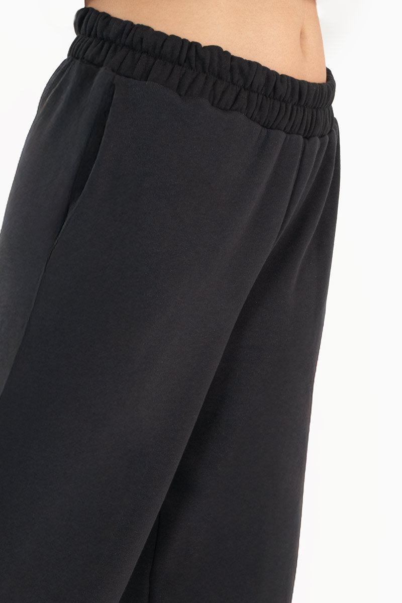 Pantalón recto con ajuste en cintura y bolsas