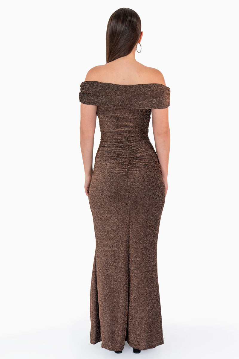 Vestido de fiesta hombros descubiertos de brillos