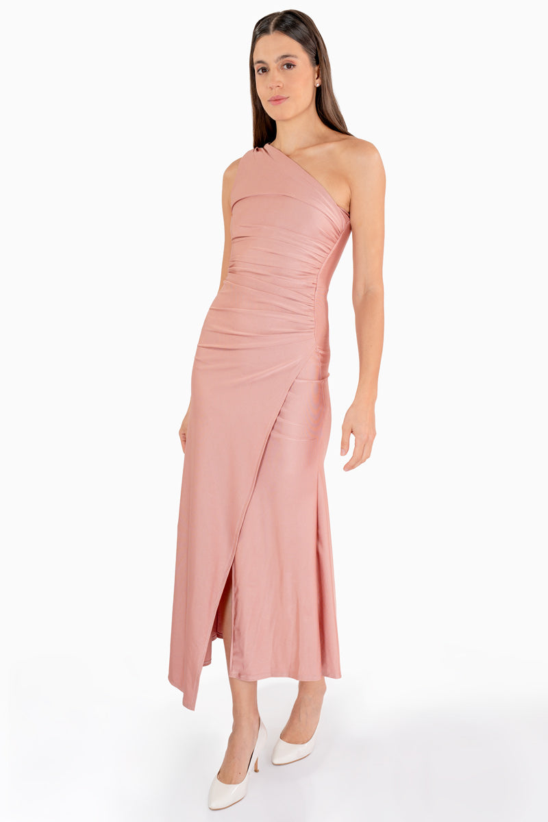 Vestido de fiesta escote asimétrico y abertura en pierna