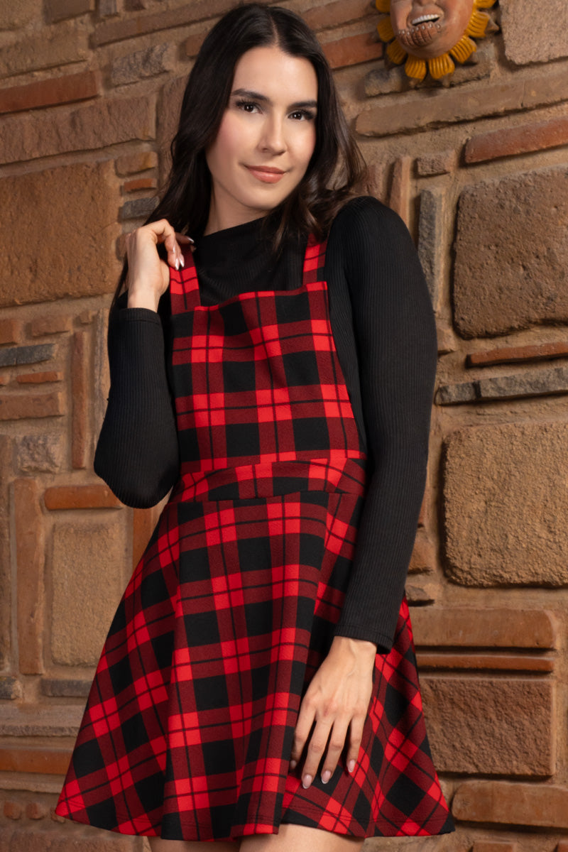 Conjunto vestido de cuadros y playera manga larga