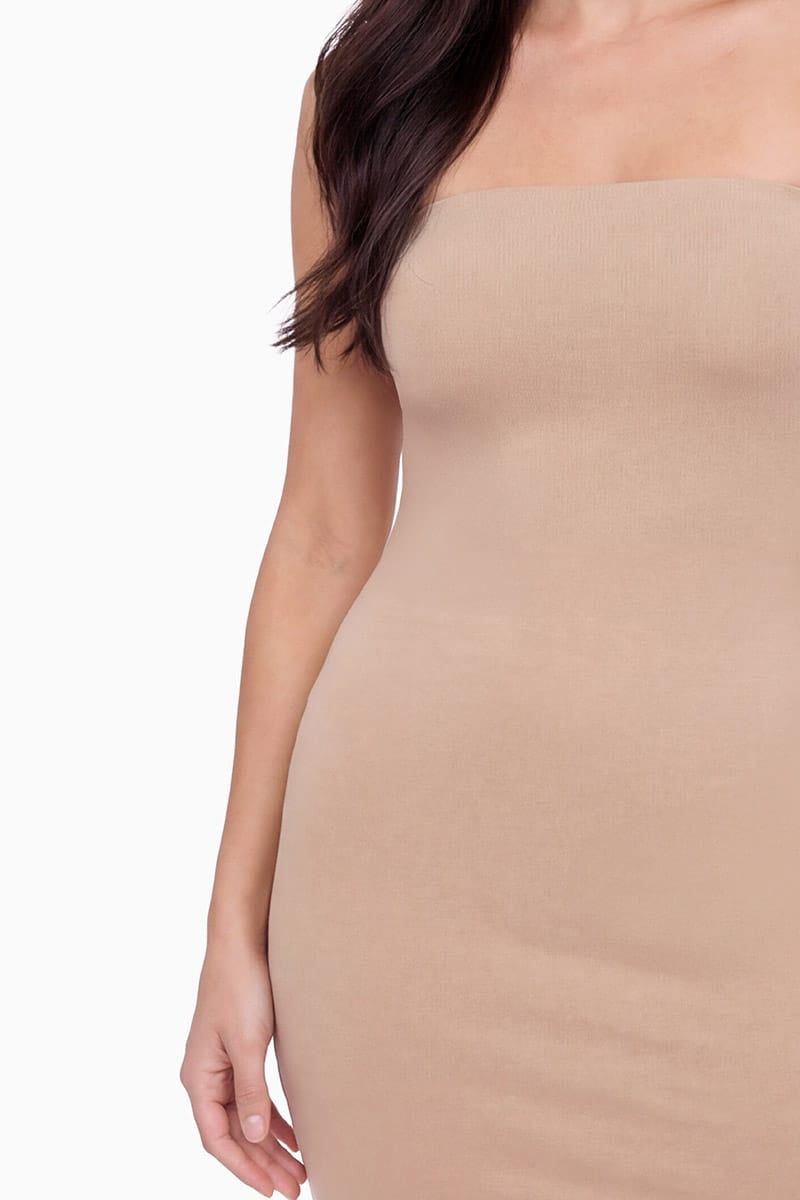 Vestido midi strapless