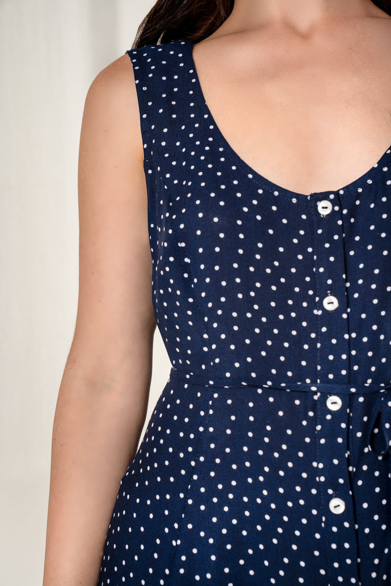 Vestido de lunares sin mangas y botones