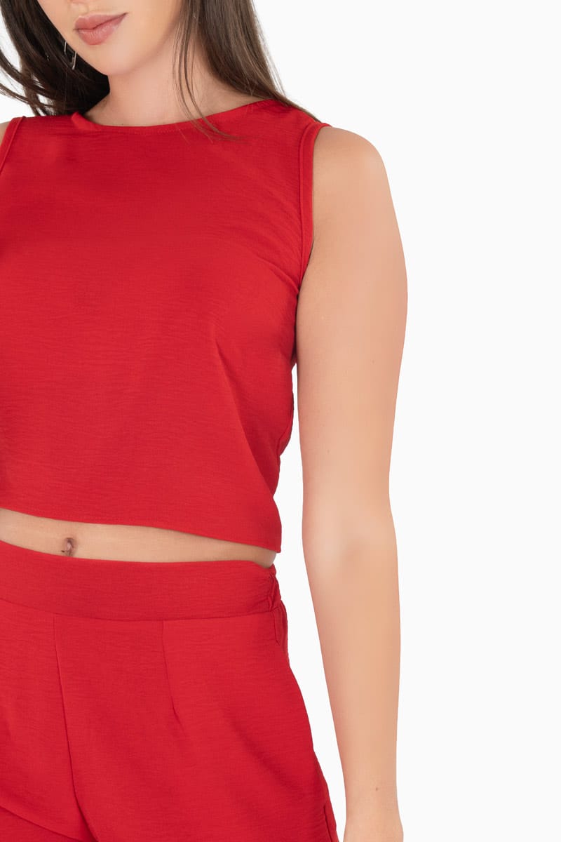 Conjunto blusa con escote en espalday short