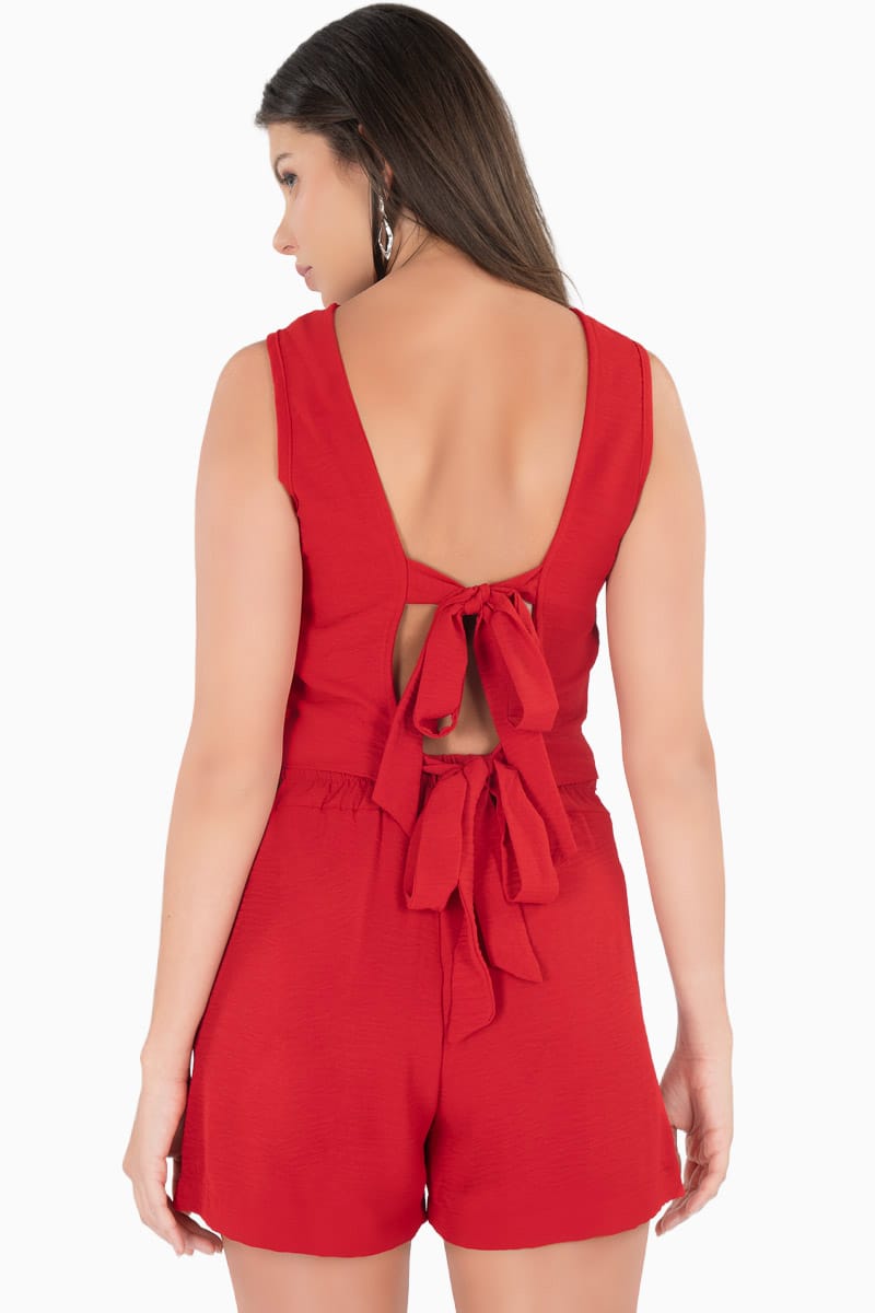 Conjunto blusa con escote en espalday short