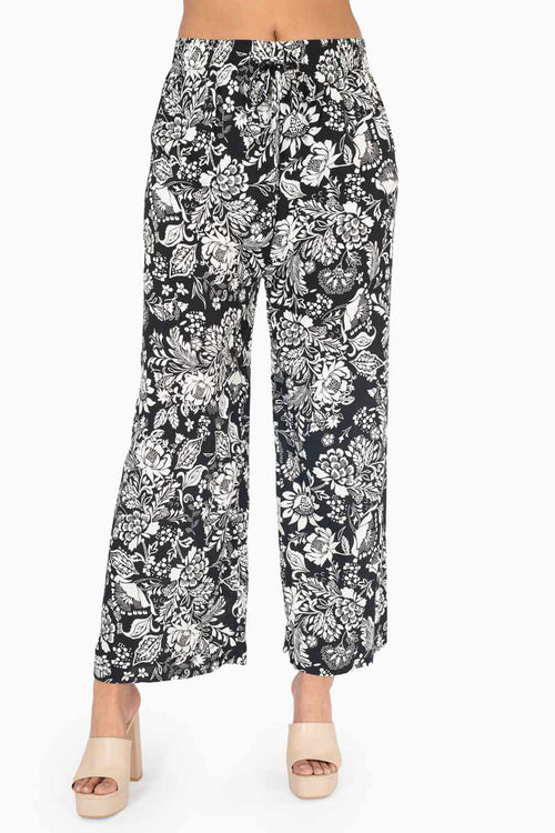 Pantalón amplio con estampado floral