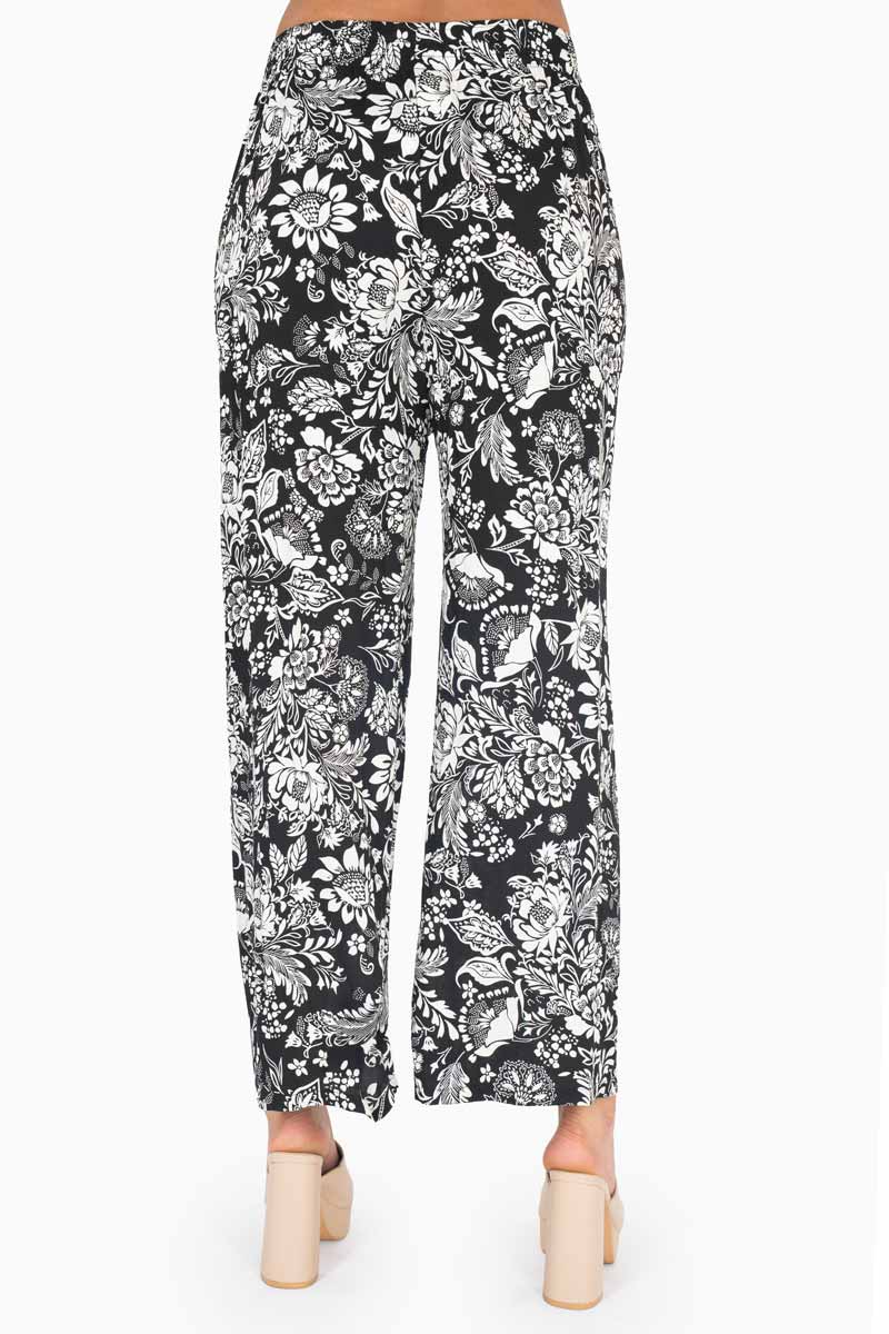 Pantalón amplio con estampado floral