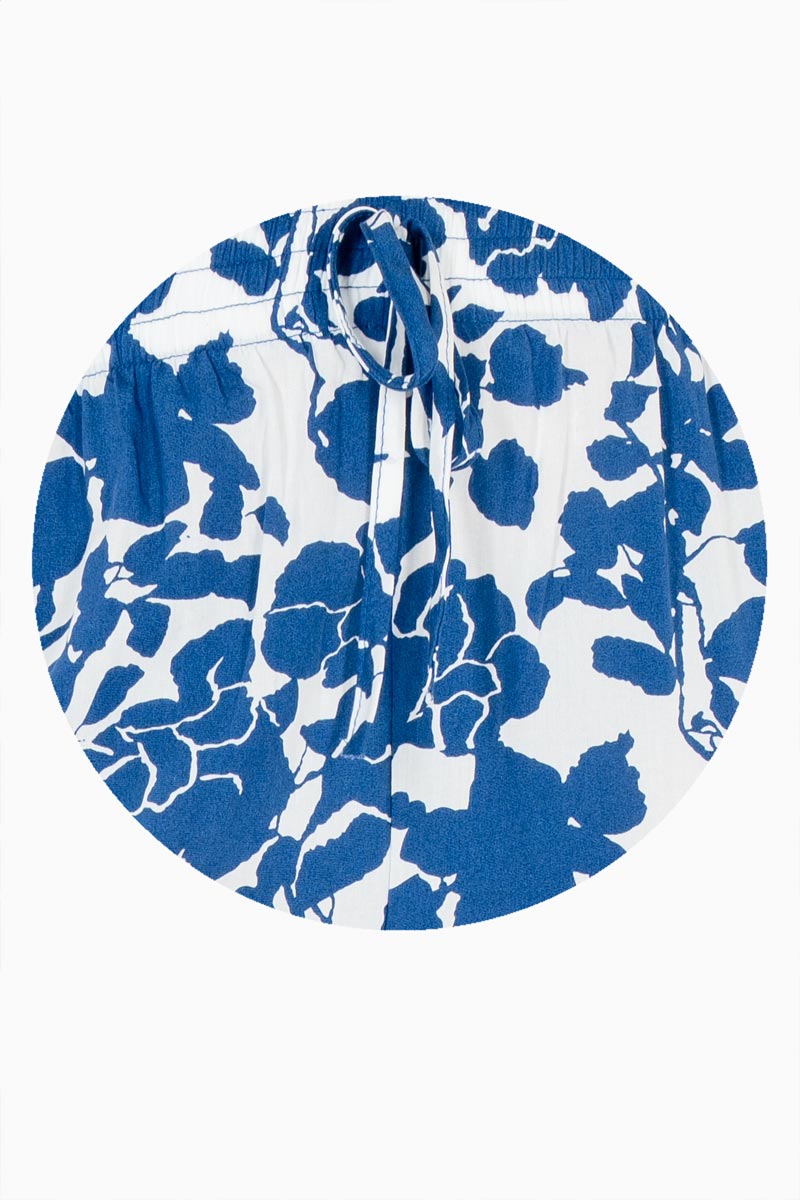 Pantalón amplio con estampado floral