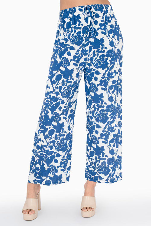 Pantalón amplio con estampado floral