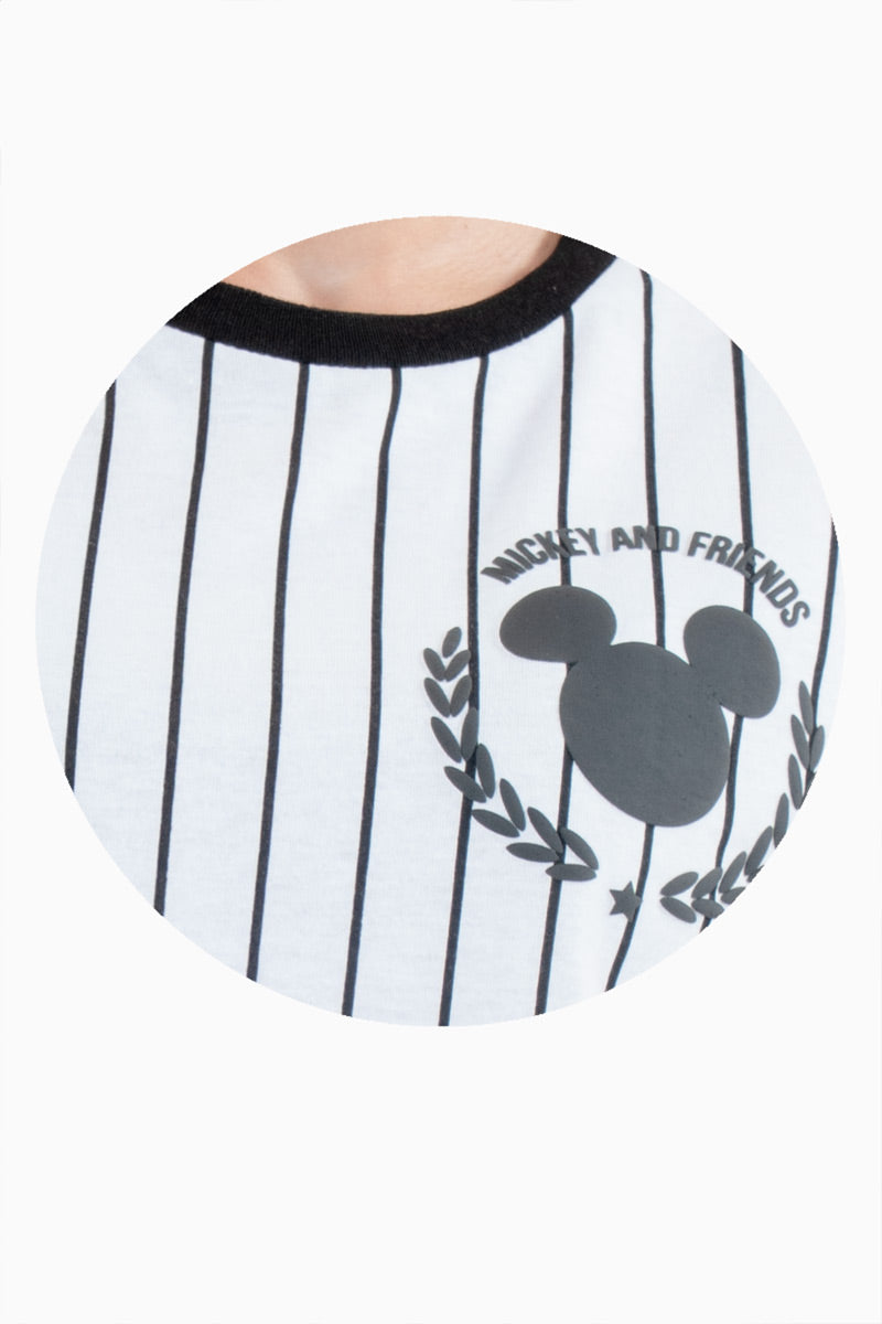Playera crop de rayas mundial