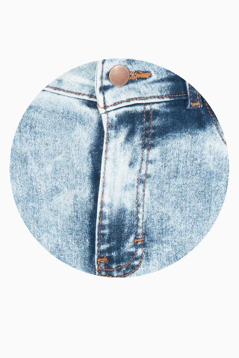 Short con bolsas y acabado deslavado