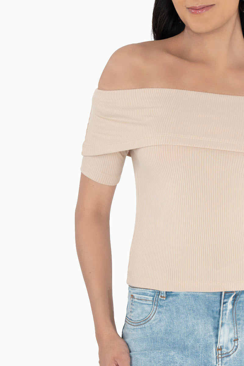 Blusa hombros descubiertos y manga corta