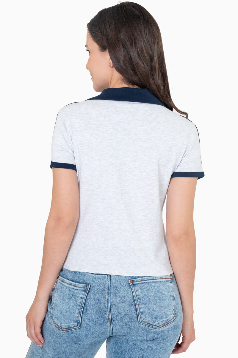 Playera tipo polo con bordado