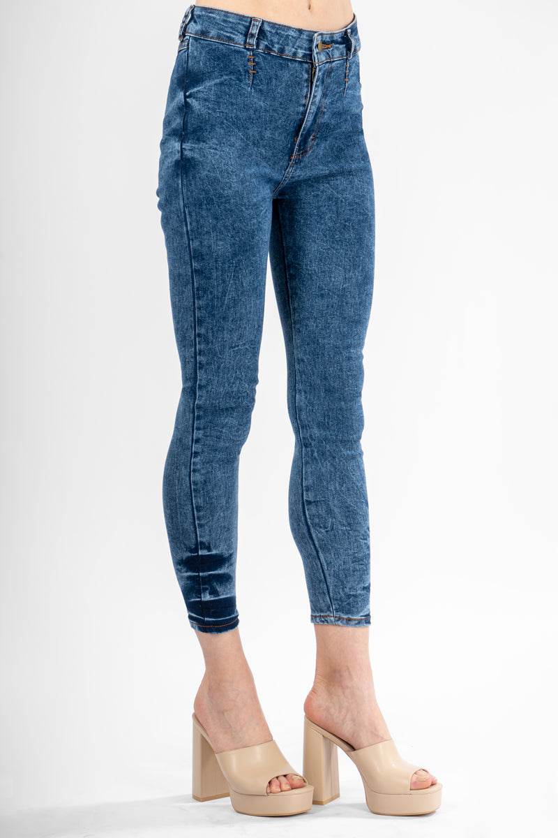 Jeans básicos tiro medio con bolsas traseras - Santory Ropa  (7102082580547)