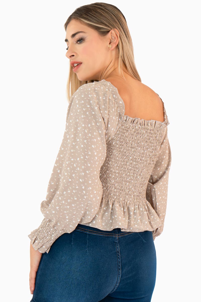 Blusa floral de manga larga y escote recto
