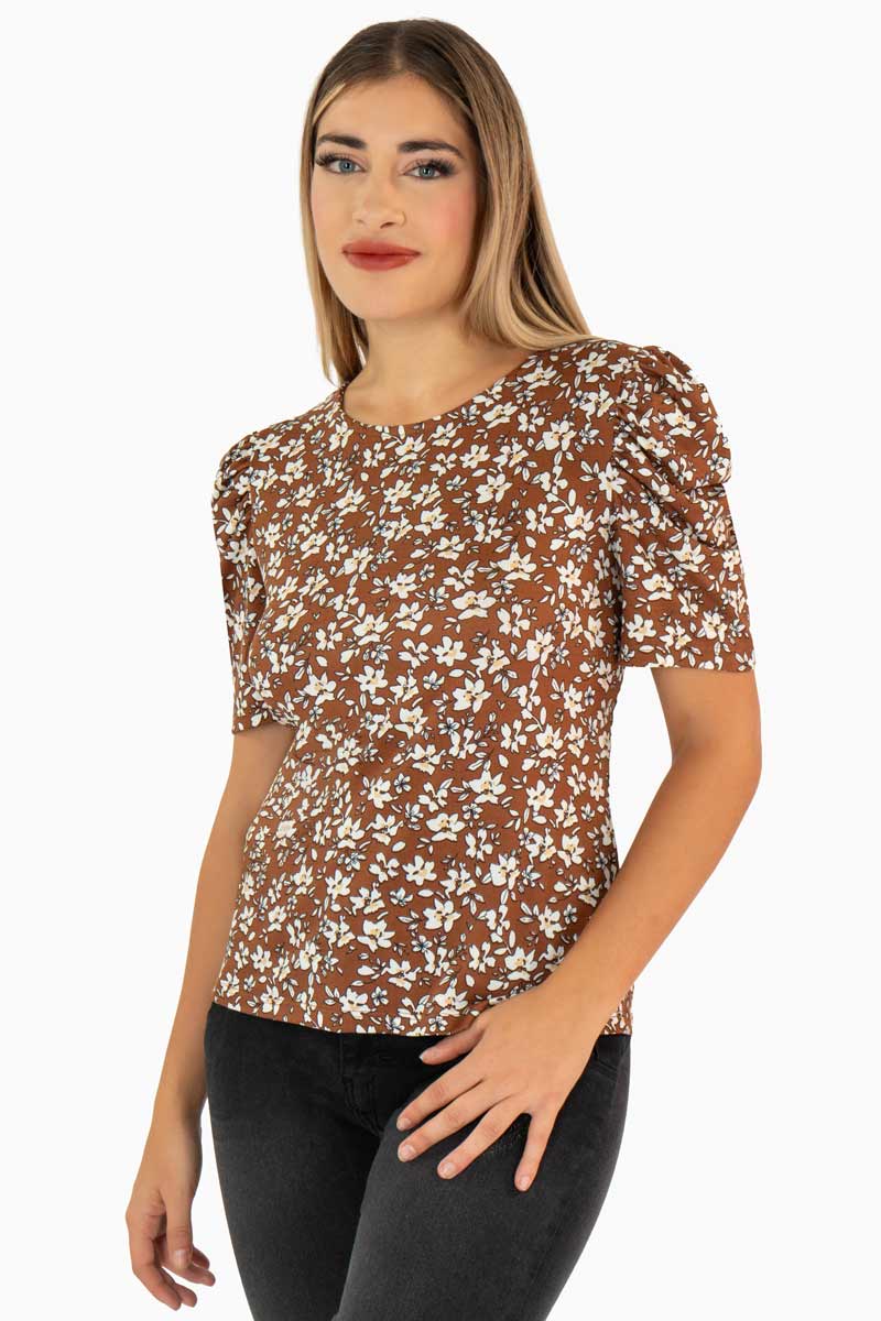 Blusa floral y mangas corta abullonadas