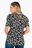 Blusa floral y mangas corta abullonadas