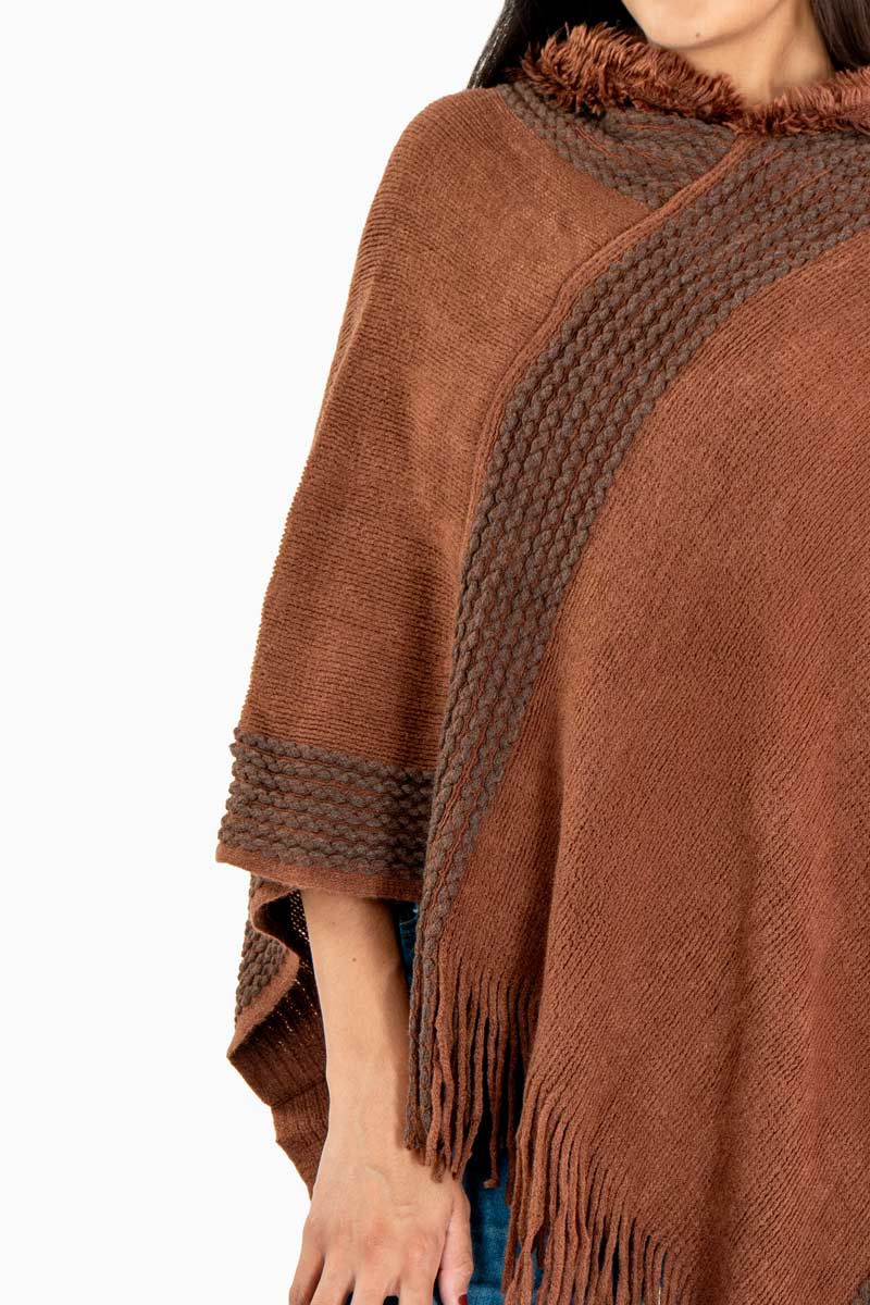 Poncho con tira en contraste y capucha