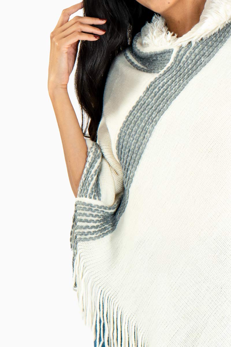 Poncho con tira en contraste y capucha