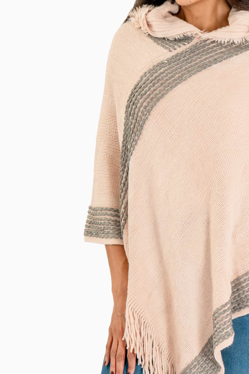 Poncho con tira en contraste y capucha