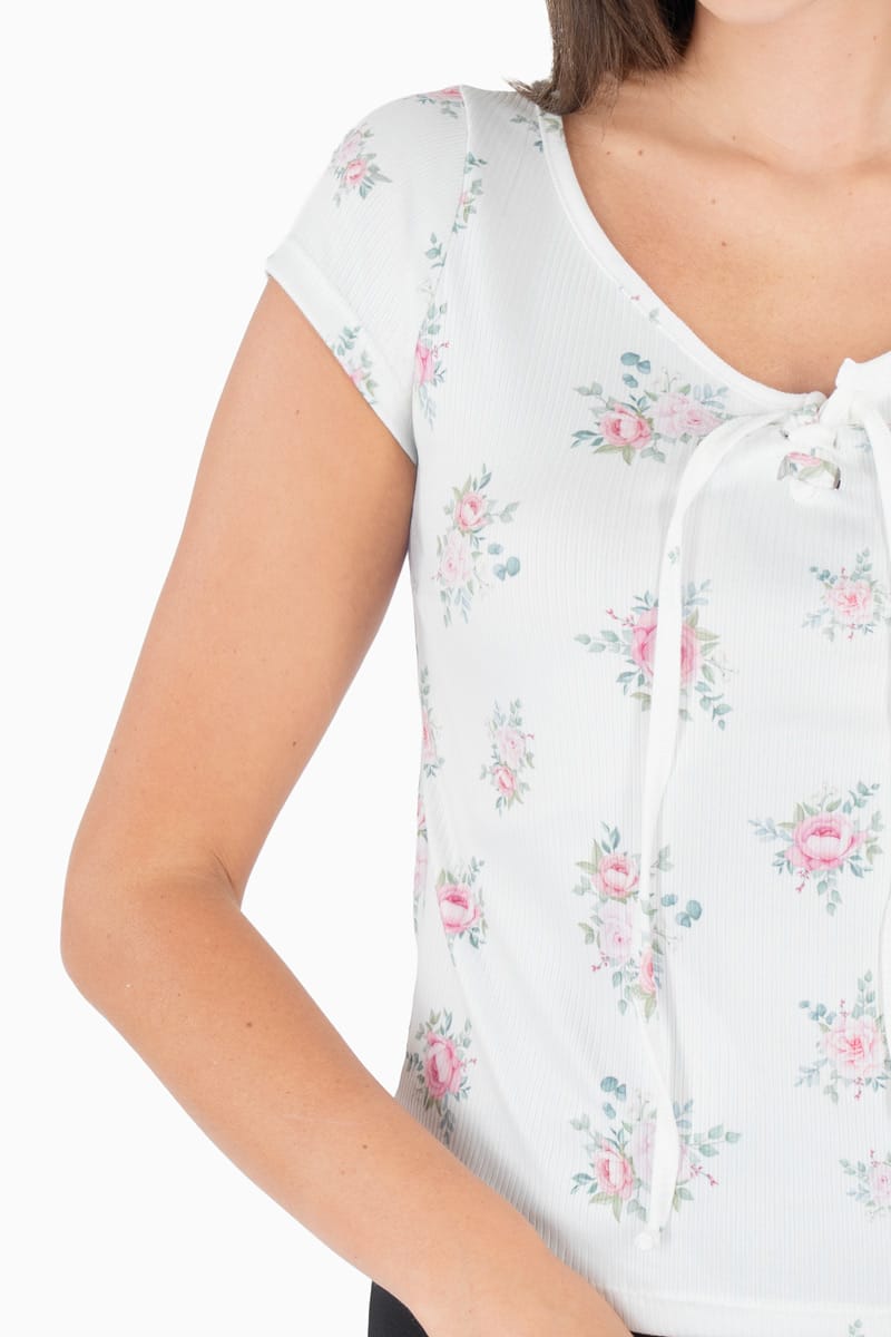 Playera floral manga corta y jareta