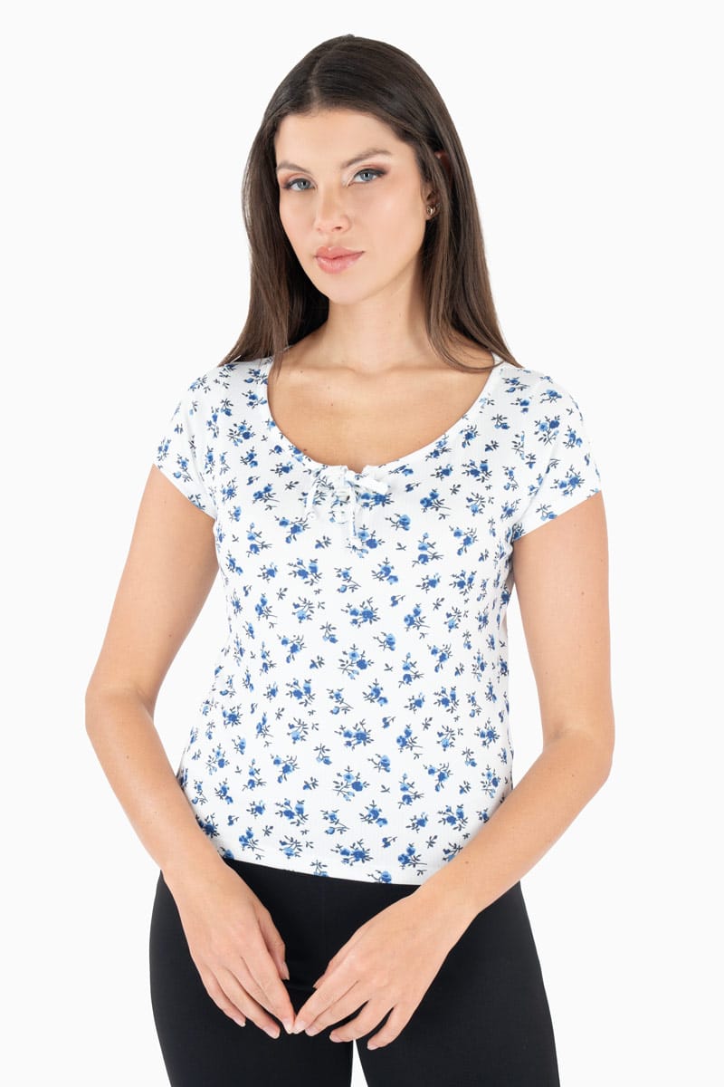 Playera floral manga corta