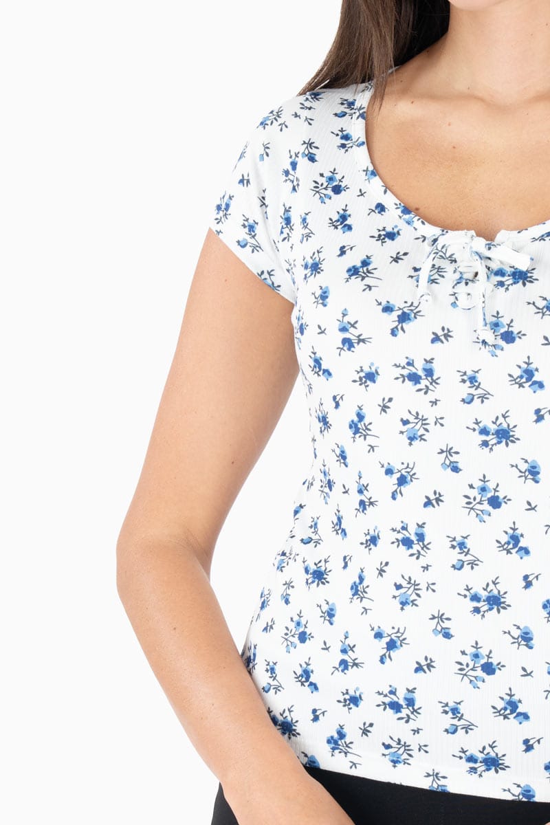 Playera floral manga corta