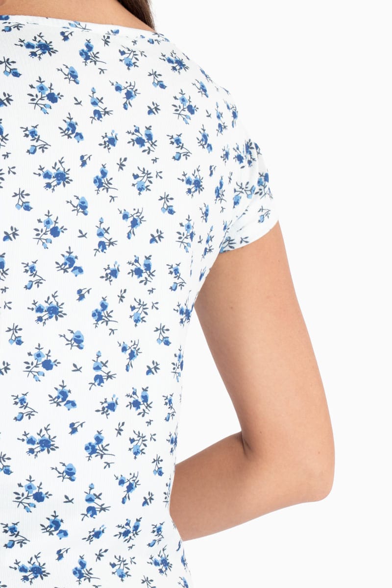 Playera floral manga corta