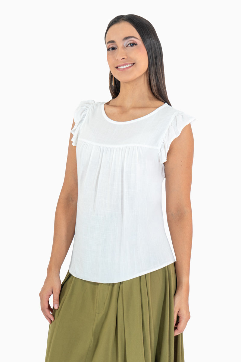 Blusa con canesú y olán en manga