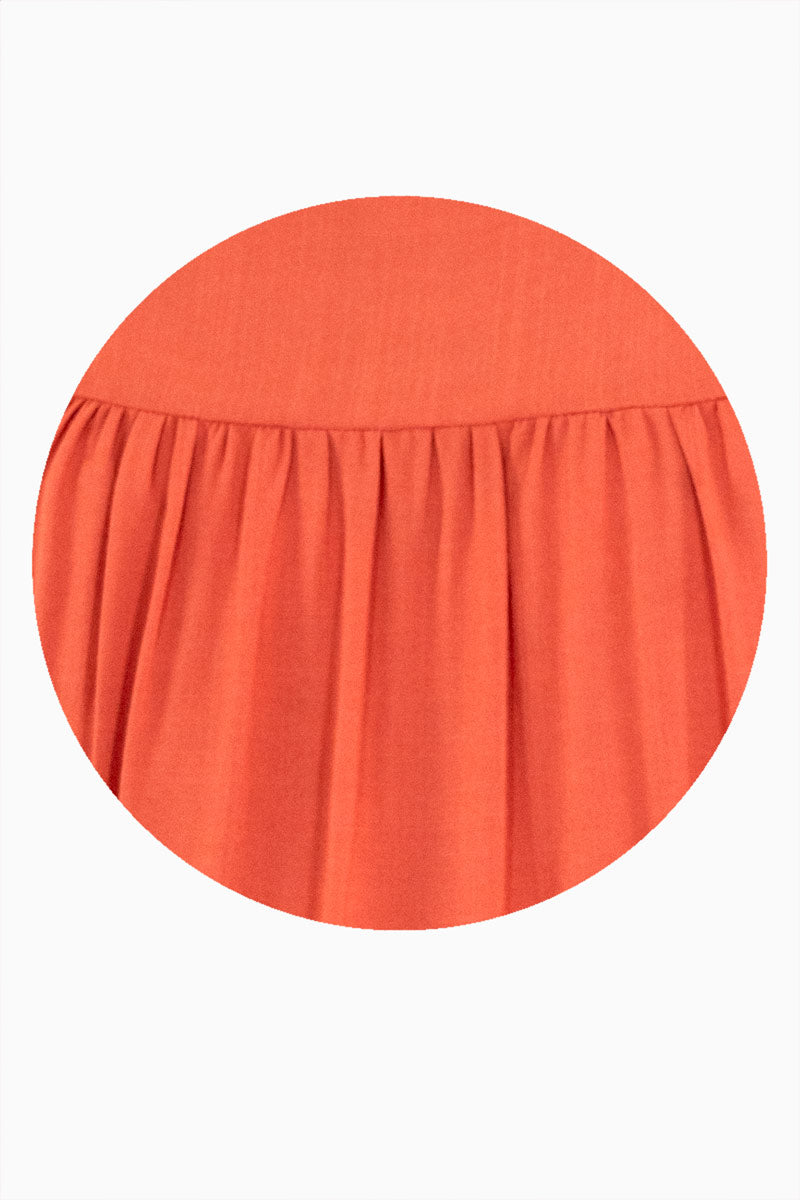 Blusa con canesú y olán en manga