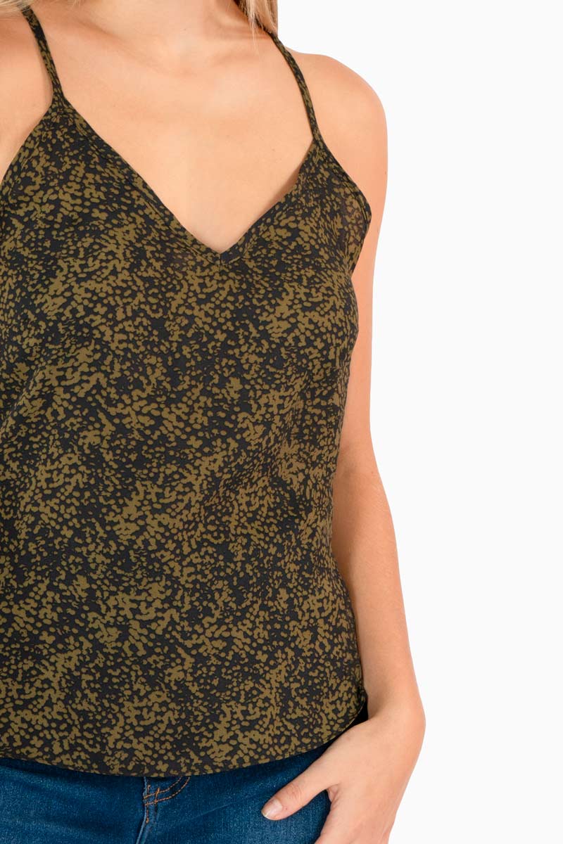 Blusa estampada de tirantes y escote v