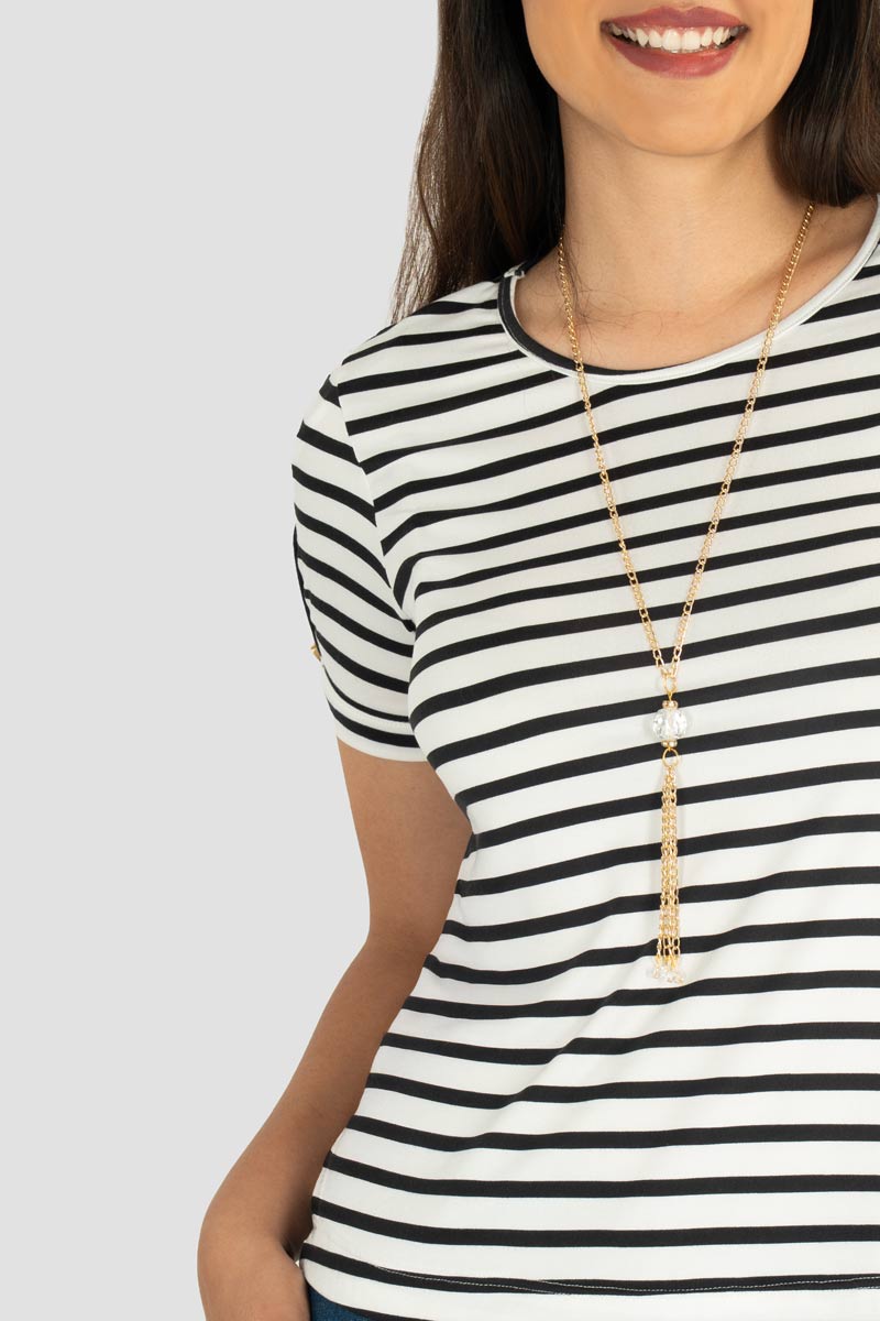 Blusa de rayas con collar