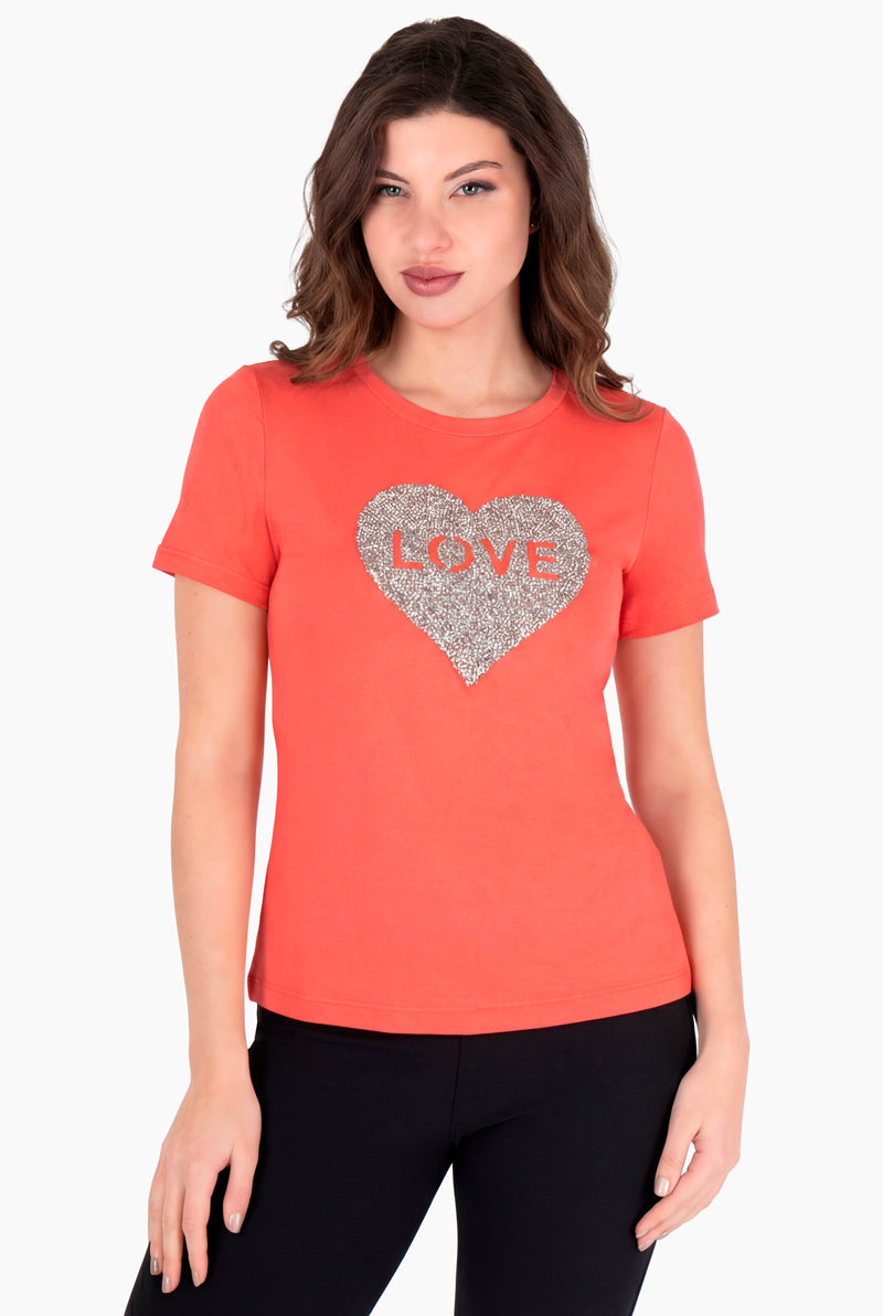Playera manga corta con estampado de corazón