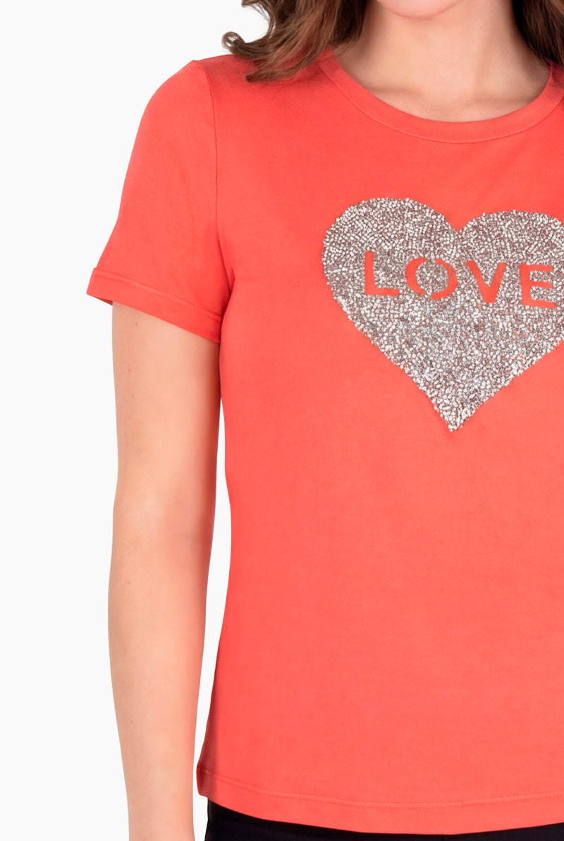 Playera manga corta con estampado de corazón