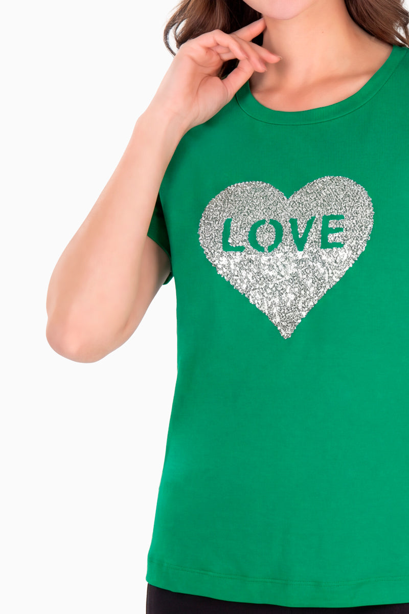 Playera manga corta con estampado de corazón