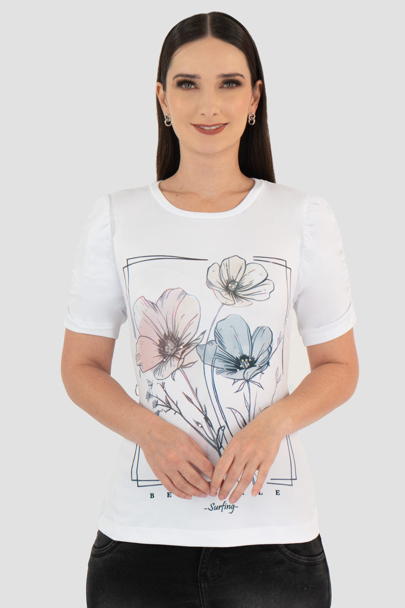 Playera con estampado floral y detalle en manga