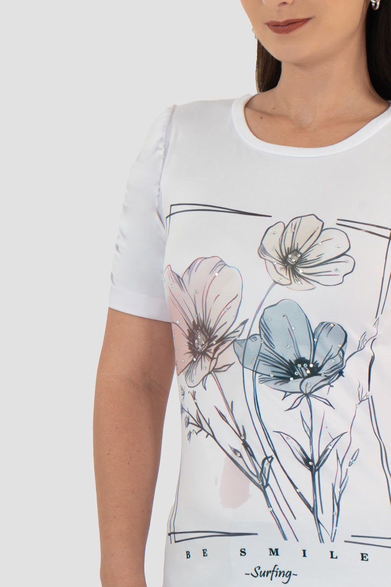 Playera con estampado floral y detalle en manga