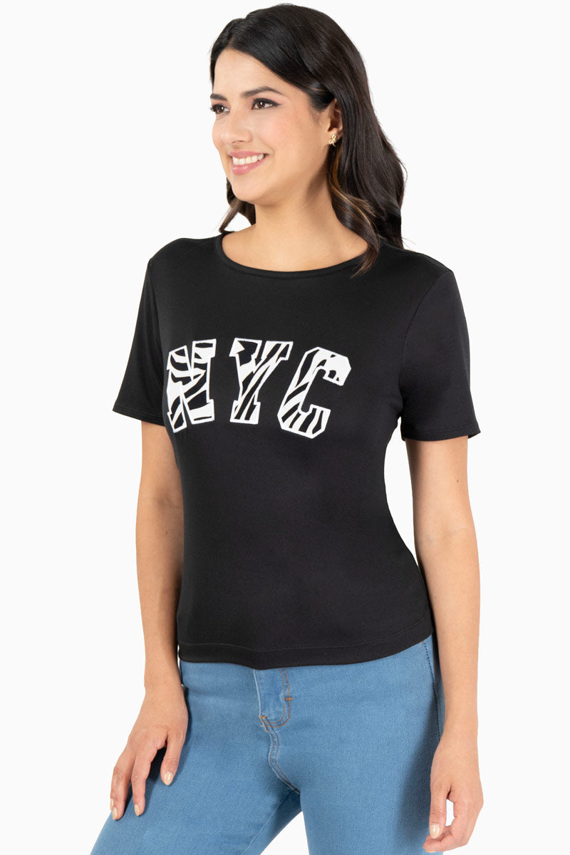 Playera escote redondo con estampado NYC