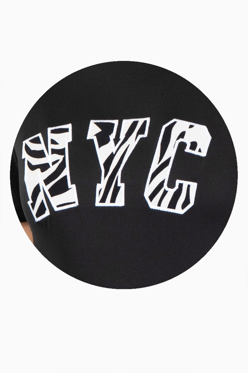 Playera escote redondo con estampado NYC