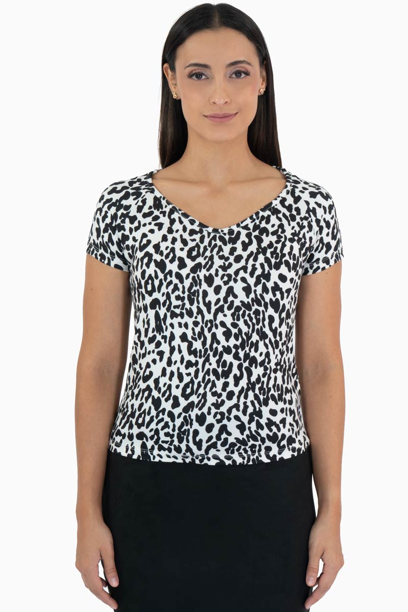Playera escote v manga corta animal print