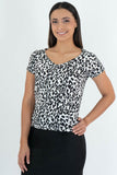 Playera escote v manga corta animal print