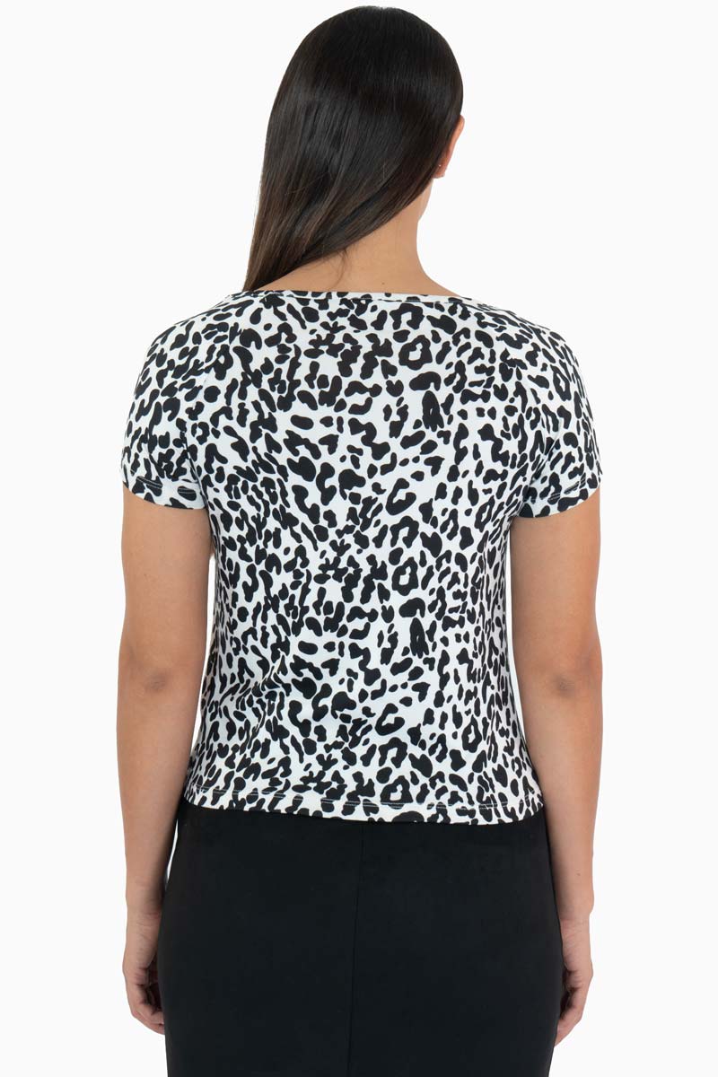 Playera escote v manga corta animal print