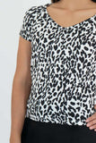 Playera escote v manga corta animal print