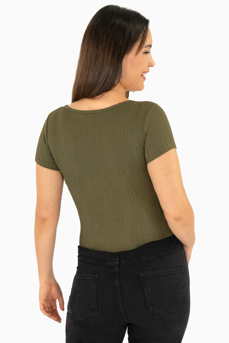 Blusa manga corta y escote v con nudo