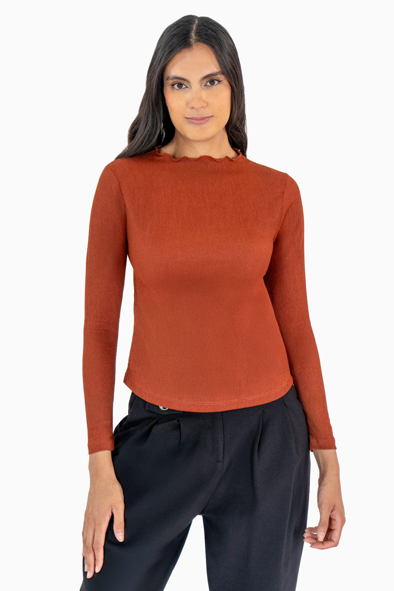 Playera lisa manga larga y cuello alto