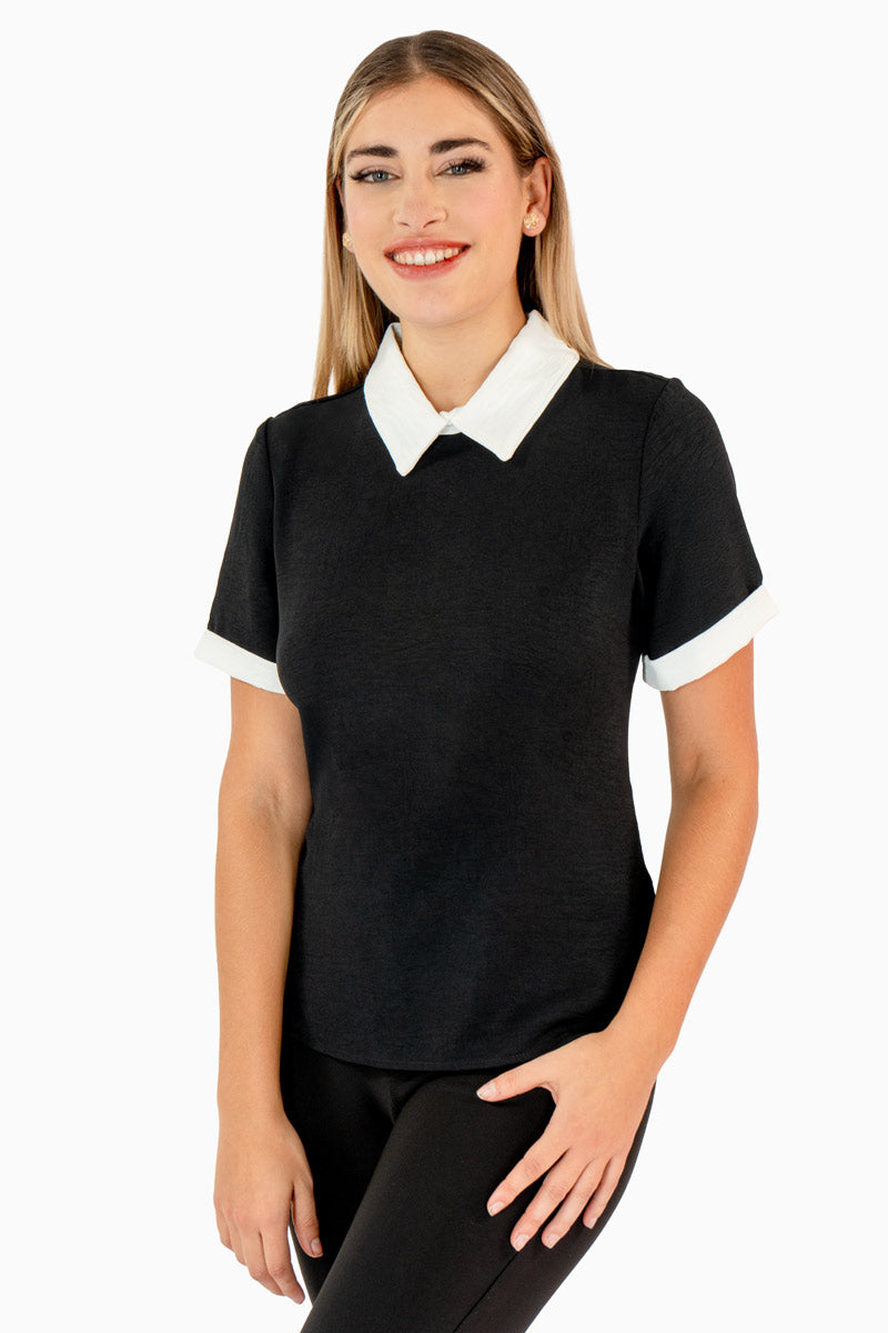 Blusa lisa con cuello y manga corta