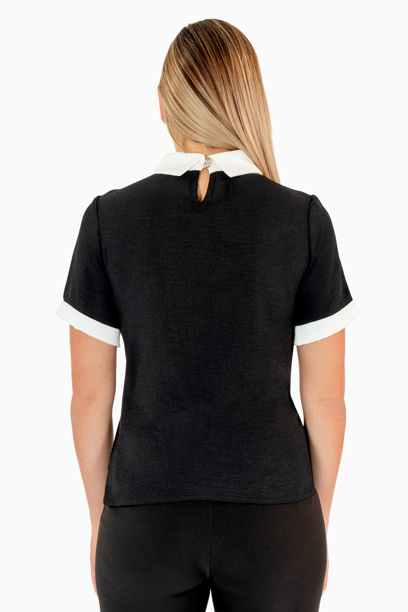 Blusa lisa con cuello y manga corta