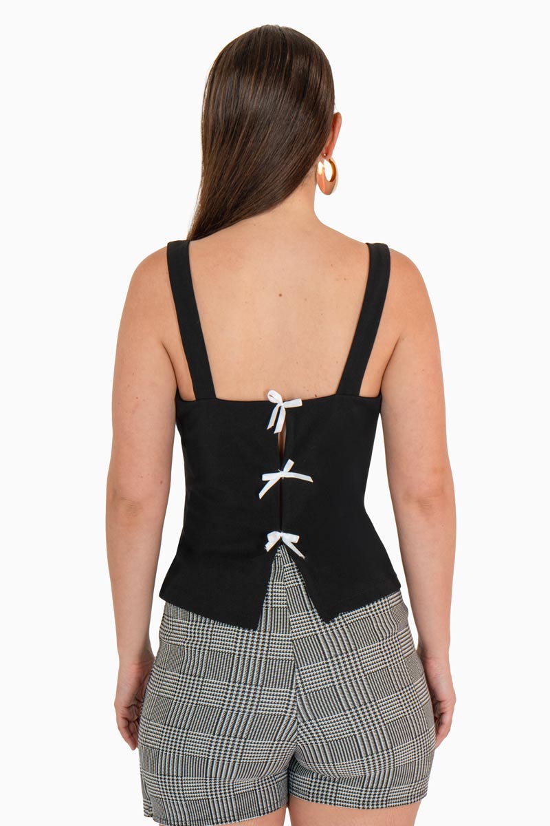 Blusa de tirantes con moños en espalda