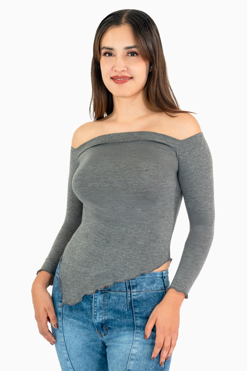 Blusa manga larga con hombros descubiertos