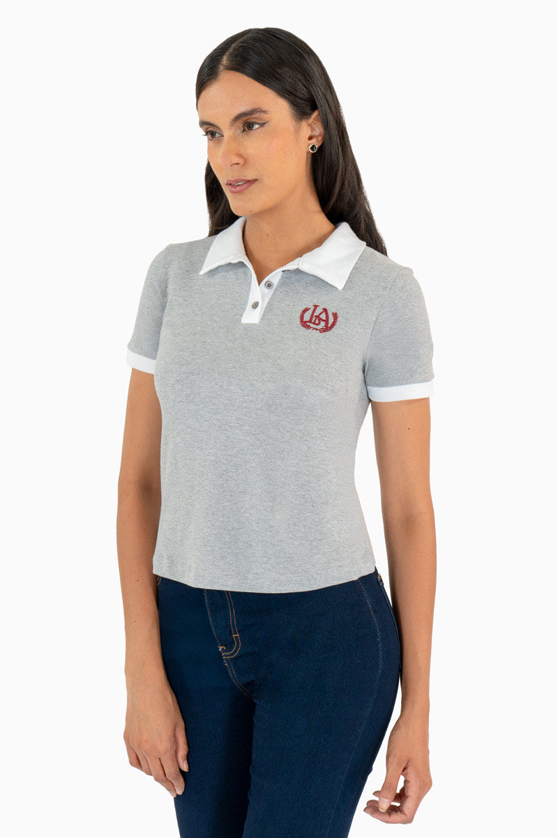 Playera polo con bordado en pecho y manga corta
